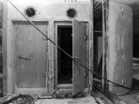 Gasdichte deuren van schuilkelder in de Noordertunnel