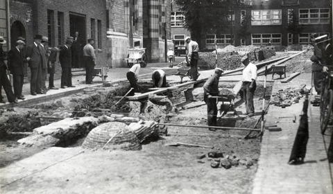 Een archeologische opgraving op het Domplein in 1933