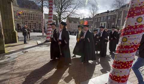 Het cortège onderweg van het Academiegebouw naar de Domkerk 3