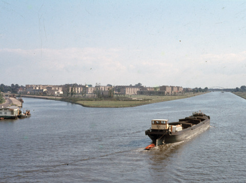 Zicht op het Amsterdam-Rijnkanaal