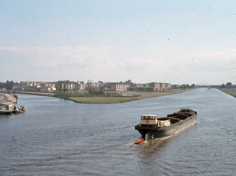 Zicht op het Amsterdam-Rijnkanaal