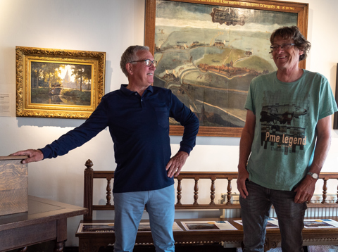 Piet (links) en Gerrit in Stadsmuseum Woerden