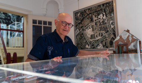Rob Wolff bij vitrine
