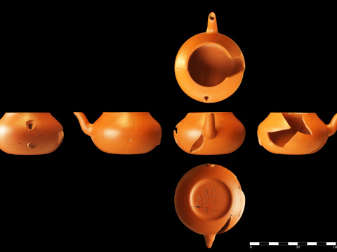 Chinees theepotje van terracotta van alle kanten