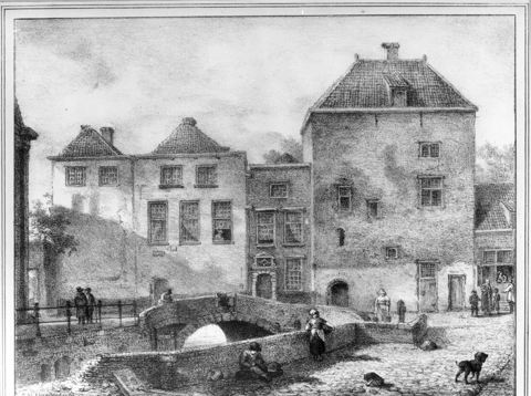 De enigszins vervallen Plompetoren