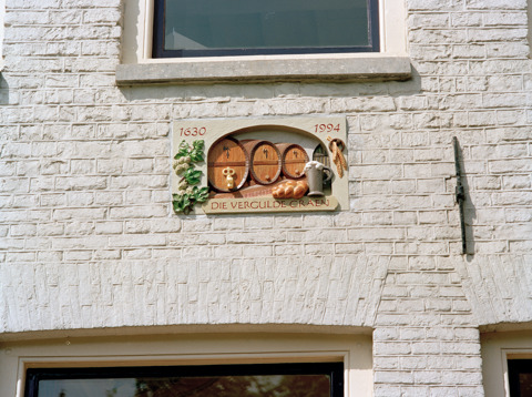 Gevelsteen "Die Vergulde Craen 1630-1994"