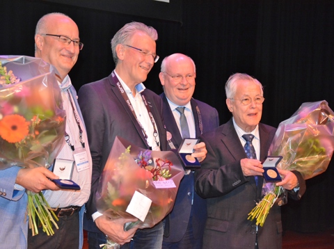 De ‘peetvaders’ van Wi-Fi onderscheiden met de Stadspenning Nieuwegein
