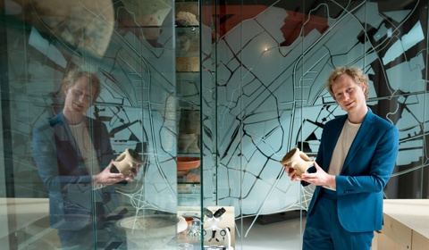 Alexander van de Bunt bij de Archeohotspot in Castellum Hoge Woerd