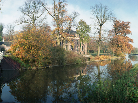 Bruggetje over de Kromme Rijn, het koetshuis en het landhuis Rhijnauwen
