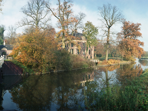 Bruggetje over de Kromme Rijn, het koetshuis en het landhuis Rhijnauwen