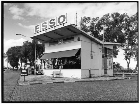 Esso benzinestation Dudok
