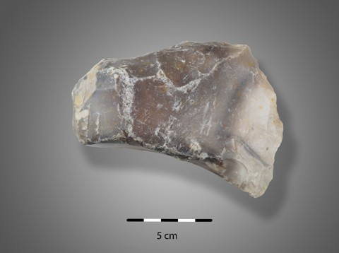 Pseudo-artefact dat lijkt op een bijl.