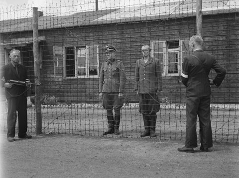 Binnenlandse Strijdkrachten bewaken SS-ers