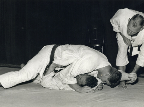Een judowedstrijd van Anton Geesink