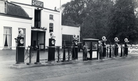 Voorgevel van het Garagebedrijf Jan Jongerius te Oudenrijn