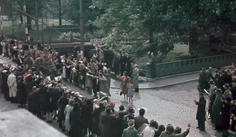 De Intocht Van De Geallieerden In Utrecht, Op De Biltstraat Ter Hoogte Van De Museumbrug