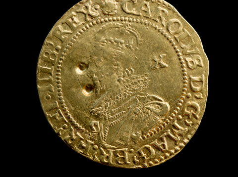 Hoofdzijde van de gouden munt uit Waverveen
