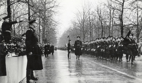 Parade 10 jaar NSB op de Maliebaan