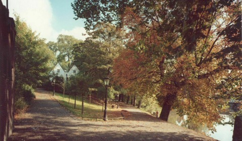 Gezicht op plantsoen op het bolwerk Manenburg