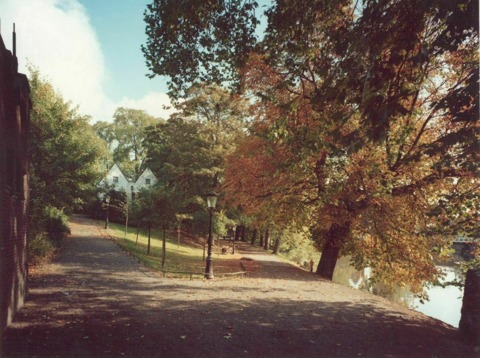 Gezicht op plantsoen op het bolwerk Manenburg