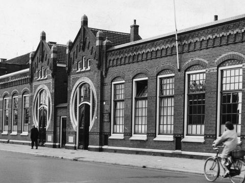 De W.G. van de Hulstschool aan de Jutfaseweg 138