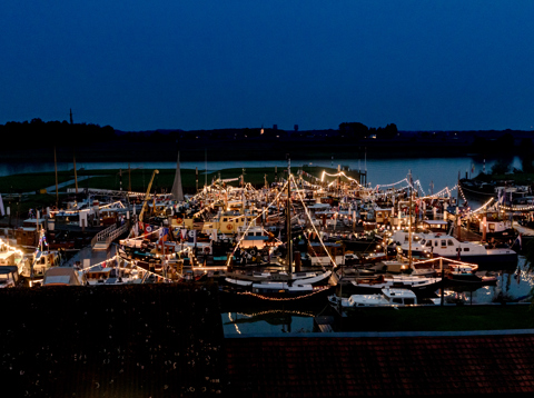 De verlichte boten tijdens de Lekkodagen