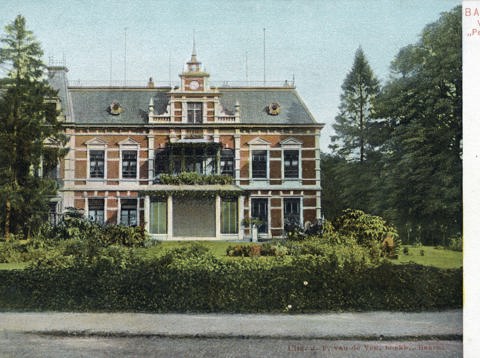 Voorzijde van het huis Peking te Baarn uit het zuiden