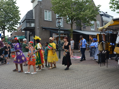 Keti Koti in Spakenburg met zanggroep Sanisa