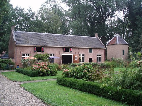 Huis te Linschoten koetshuis