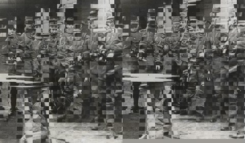 Schoonmaakploeg Voor Een Barak 1918 Collectie Dt Koen